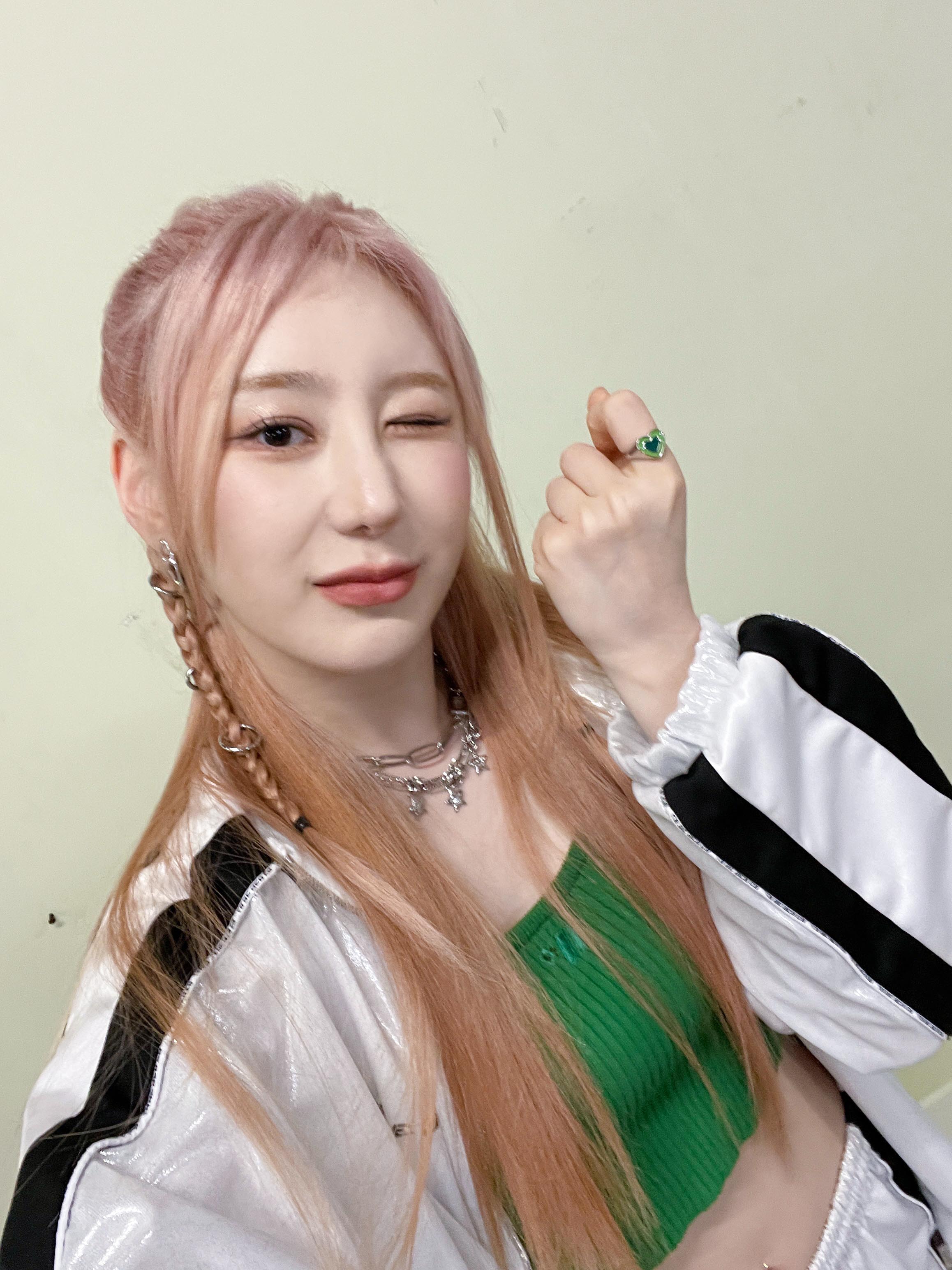 이채연 wearing PS086-1E